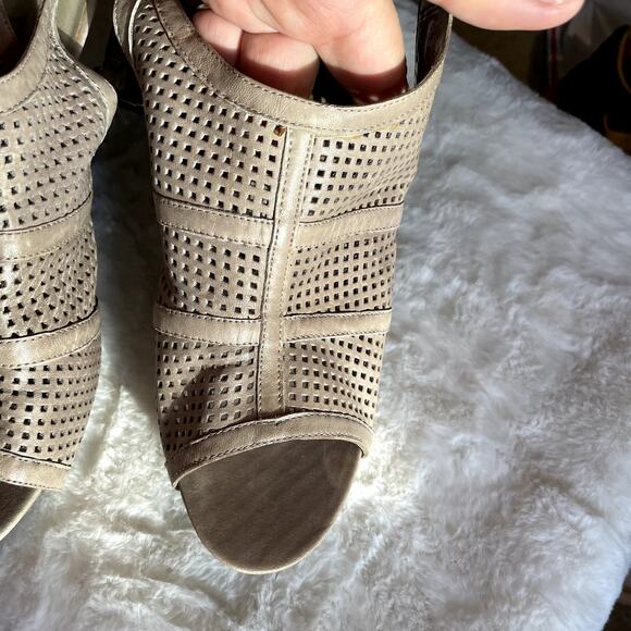 Me Too Women's 3.5" heel open toe strap back shoe Size 8 Leather Dollie - Picture 5 of 9